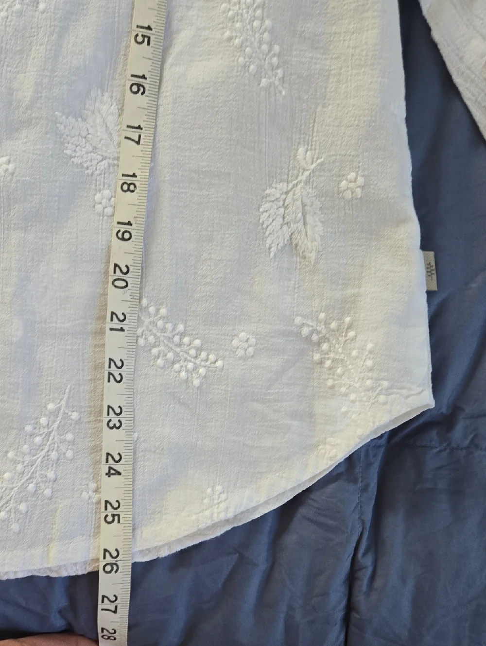 Like New - Royal Robbins Embroidered Blouse White Size Medium. Beautiful! - Picture 9 of 10